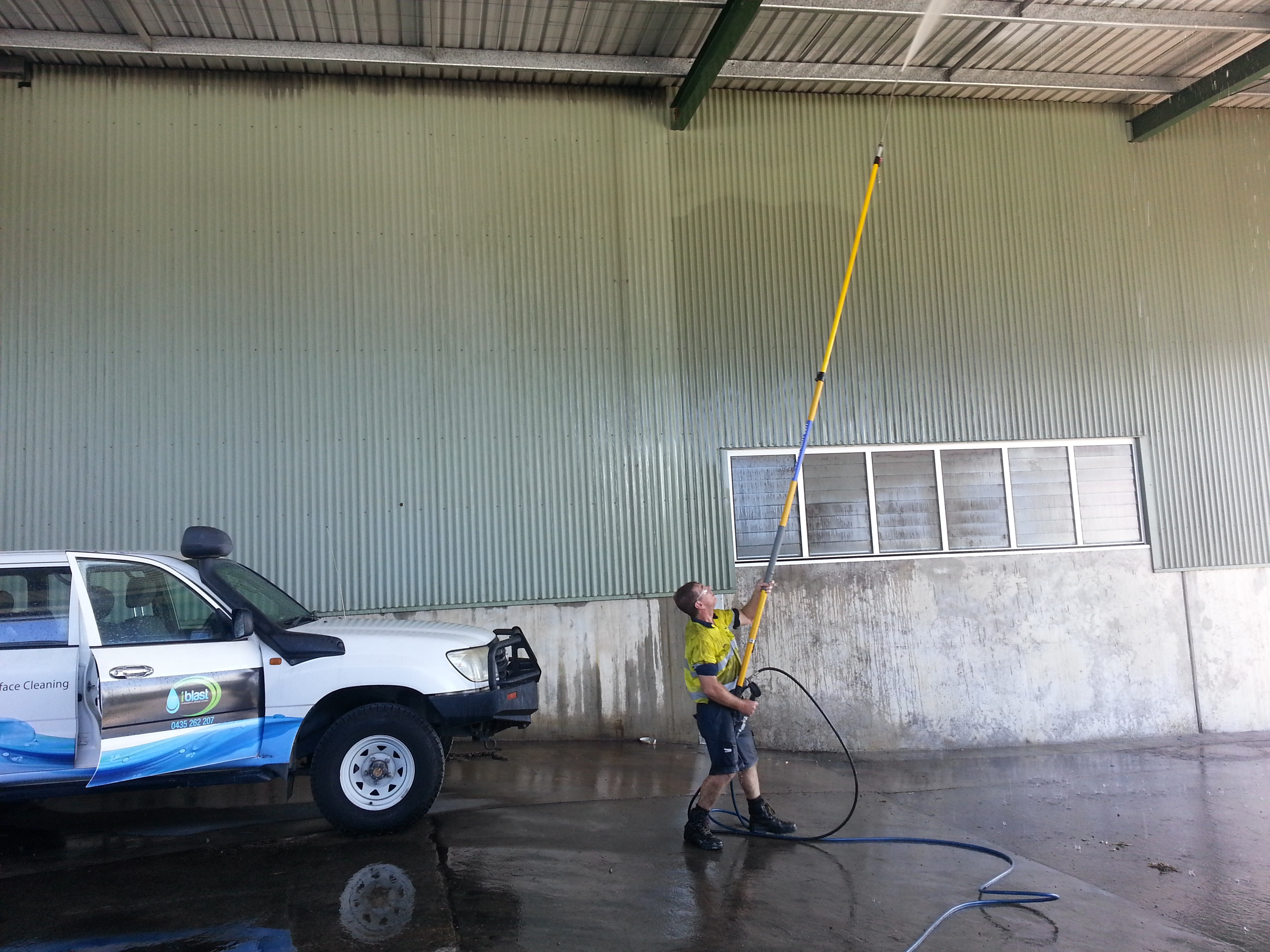 i-blast tech doing industrial pressure cleaning